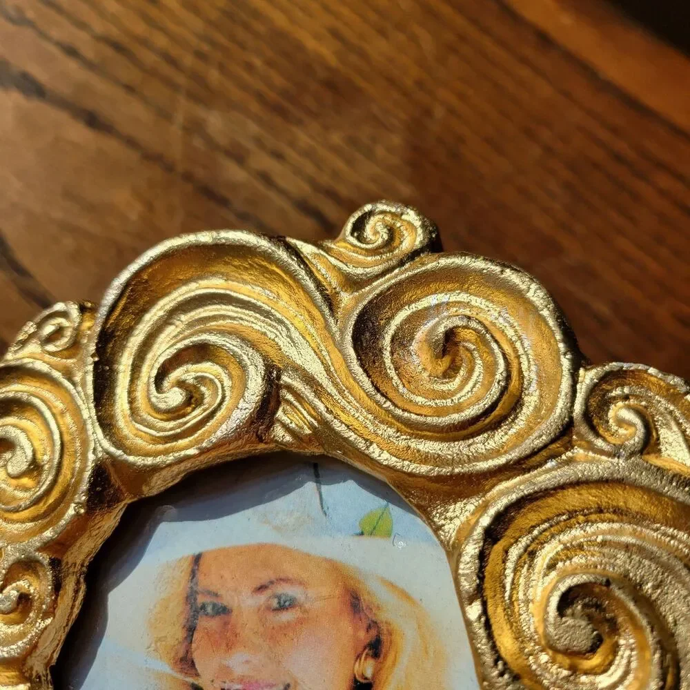 Vtg Figi Graphics Round Picture Photo Frame 3 x 3